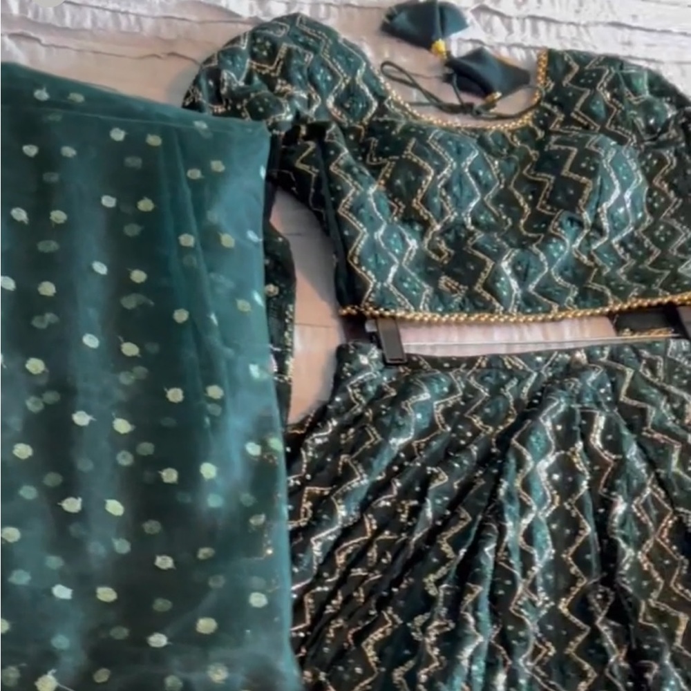 Indian lehnga. Dark Green. Size S/M regular length, machine work, Brand New